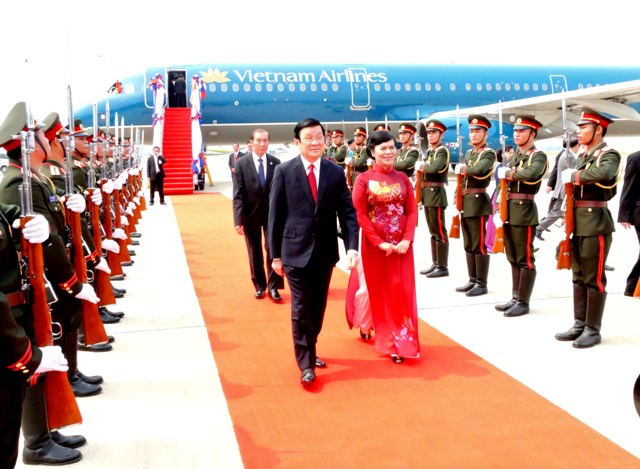 ประธานประเทศเวียดนามเดินทางไปเยือนประเทศลาว